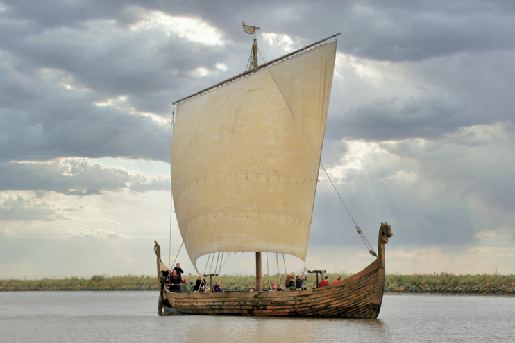 Rassemblement de bateaux vikings pour le mill&eacute;naire de Guillaume le Conqu&eacute;rant