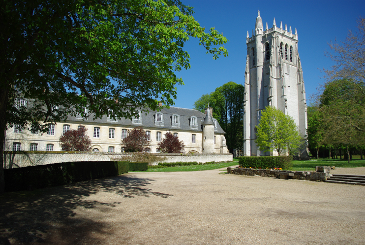 Abbaye du Bec-Hellouin - Nouvelles d&eacute;couvertes de fortifications de la guerre de Cent Ans