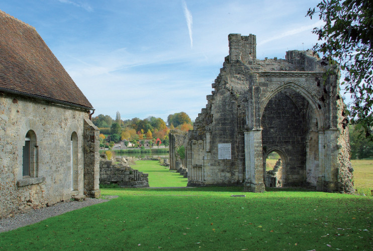 L&rsquo;abbaye de Saint-&Eacute;vroult - De Saint-Pierre &agrave; Notre-Dame