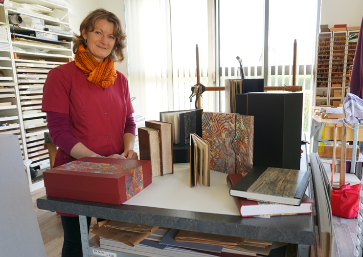 Relieur, un m&eacute;tier d&rsquo;art et de passion &ndash; Rencontre avec Anne Li&eacute;gard