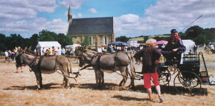 Banneville-sur-Ajon : la chapelle St-Clair - La f&ecirc;te St-Clair et l'&acirc;ne en f&ecirc;te