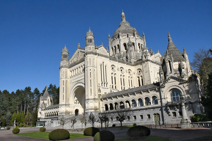 Basilique de Lisieux - Sur les traces de sainte Th&eacute;r&egrave;se