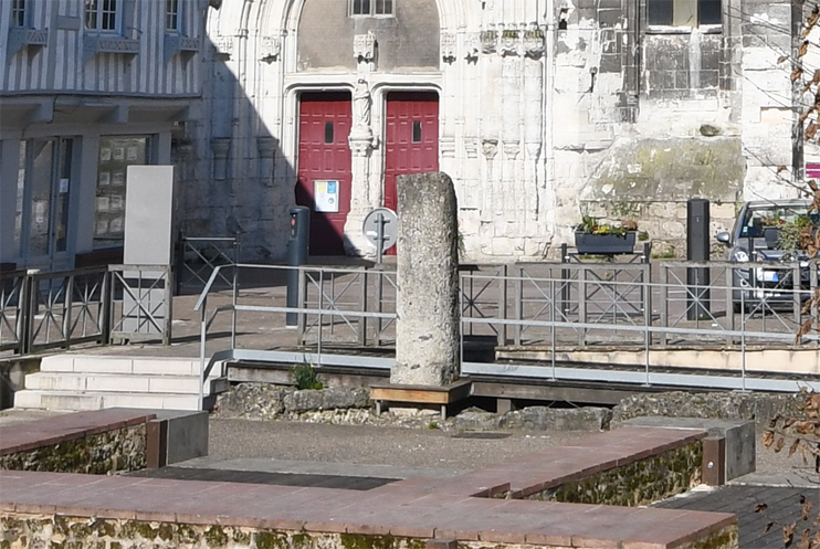 Une borne milliaire &agrave; Lillebonne