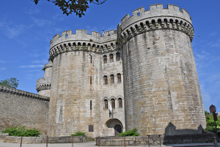Ch&acirc;teau d'Alen&ccedil;on - De la forteresse m&eacute;di&eacute;vale &agrave; la prison