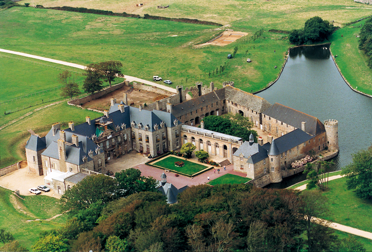 Ch&acirc;teaux et manoirs du sud de la Hague, vus du ciel