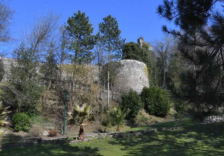 Le ch&acirc;teau m&eacute;di&eacute;val de Lillebonne