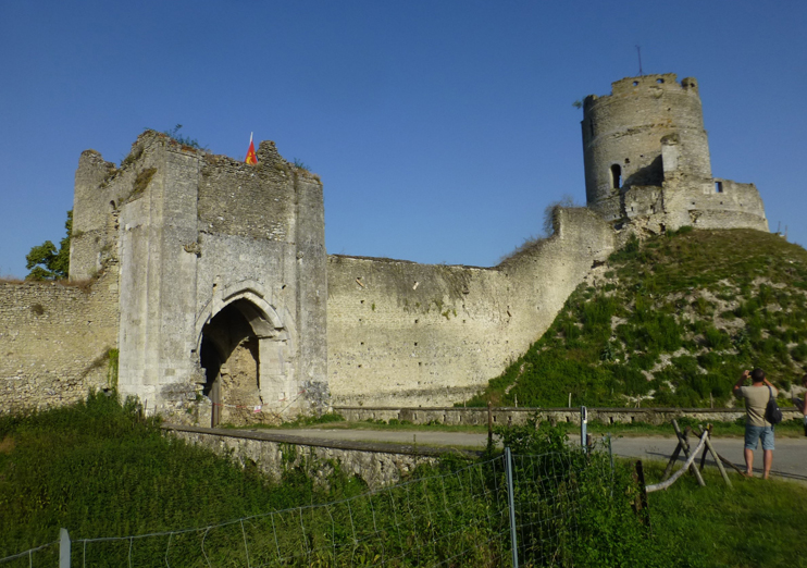 La forteresse de Ch&acirc;teau-sur-Epte rena&icirc;t doucement