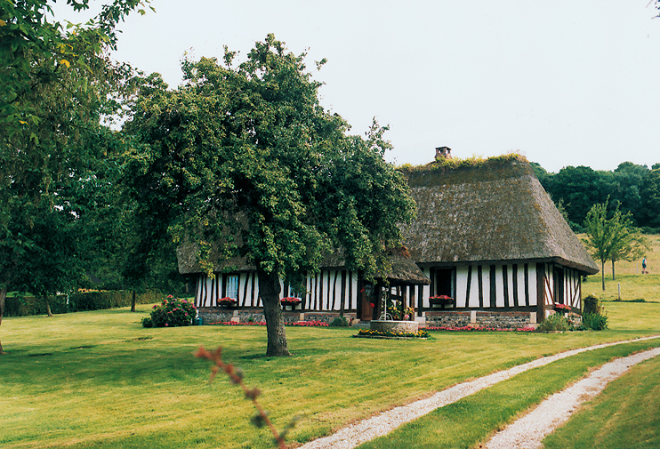 Sous le chaume : l&rsquo;&acirc;me de la Normandie
