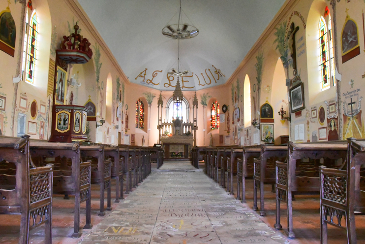 &Eacute;glise de M&eacute;nil-Gondouin : l'int&eacute;rieur