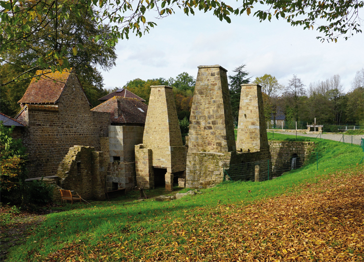 Des forges de Varenne aux ma&icirc;tres cloutiers du Bocage ornais