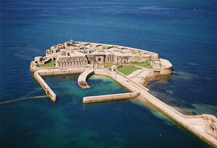 L&rsquo;&icirc;le Pel&eacute;e &ndash; Une forteresse de la rade
