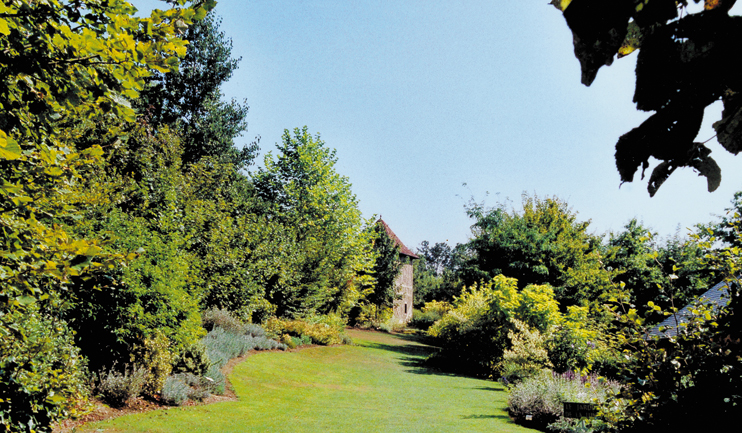 Cambremer : un jardin classique r&eacute;solument augeron