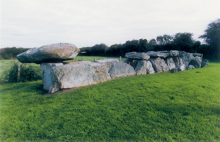 La m&eacute;galithe de Bretteville