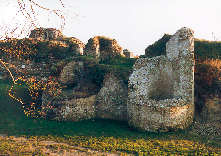 Ivry-la-Bataille - un ch&acirc;teau mill&eacute;naire