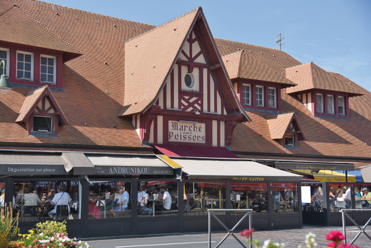 Trouville-sur-Mer : le march&eacute; aux poisson