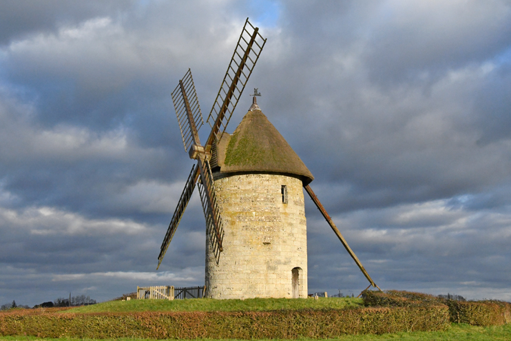 Moulin de pierre &agrave; Hauville