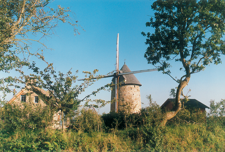Le moulin &agrave; vent de Fierville-les-Mines