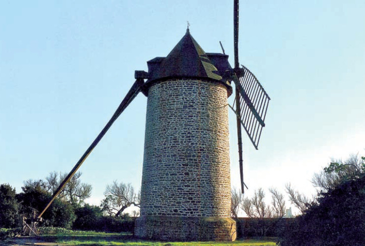 Moulin &agrave; vent de Saint-Vaast-la-Hougue