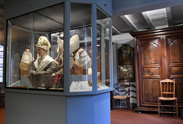 Le costume normand &agrave; travers les collections du mus&eacute;e de Honfleur