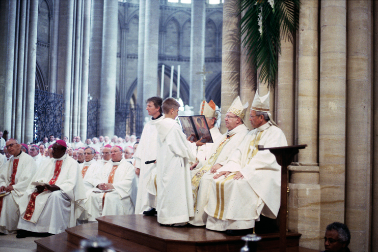 Coutances : une ordination &eacute;piscopale dans la tradition chr&eacute;tienne