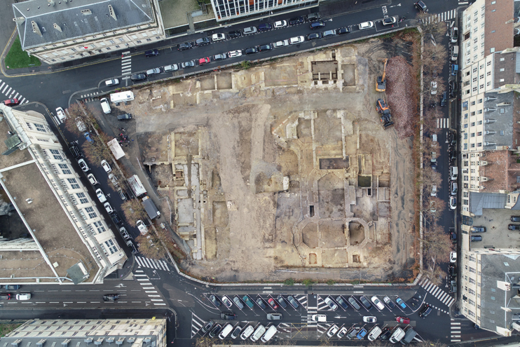 Caen &ndash; De la place Royale &agrave; la place de la R&eacute;publique