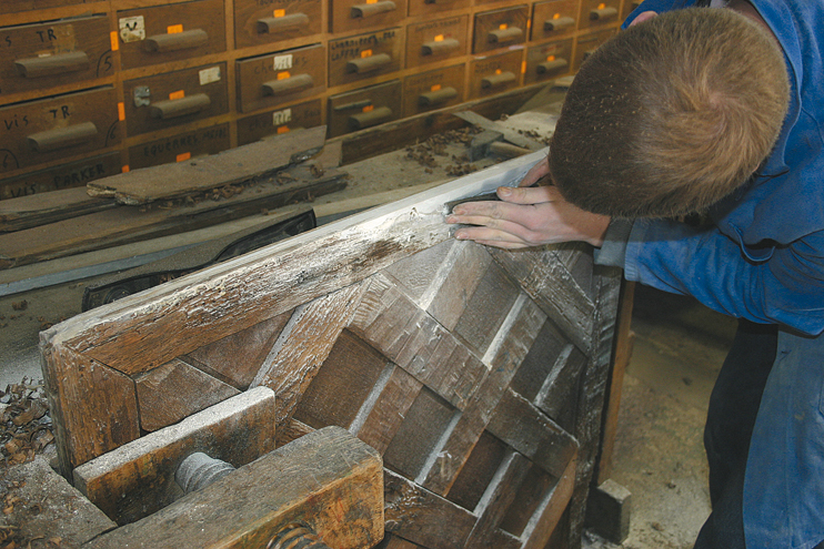 Sauvetage d&rsquo;un &laquo; parquet Versailles &raquo; datant du XVIIIe si&egrave;cle
