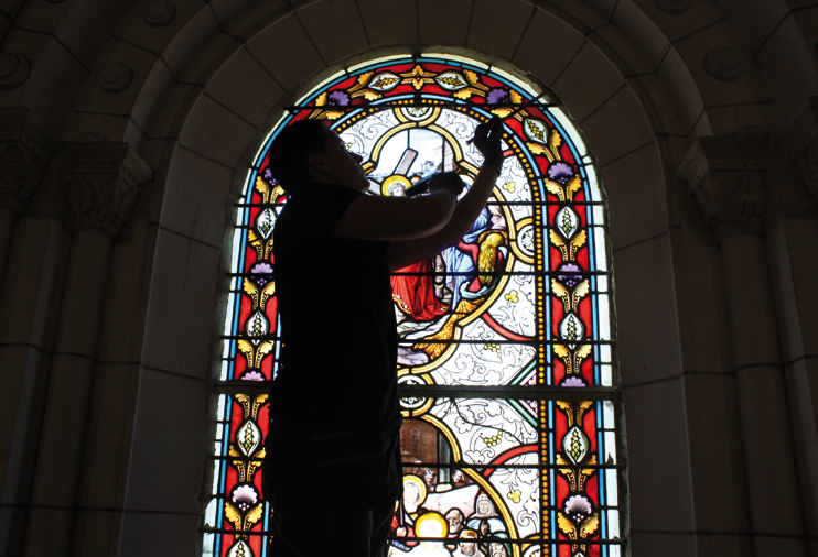 Du verre &agrave; la lumi&egrave;re - Des vitraux rajeunis de cent ans