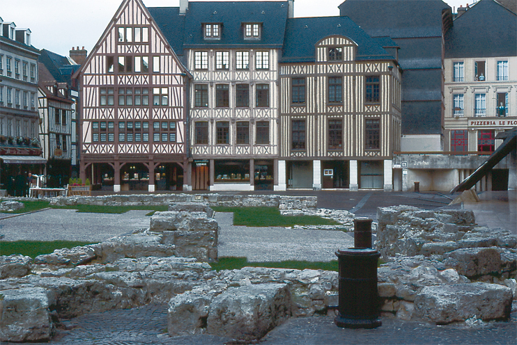 Gestion et mise en valeur du patrimoine arch&eacute;ologique &agrave; Rouen