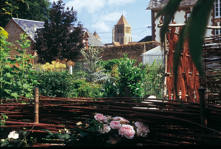 Un jardin conservatoire de fleurs et des l&eacute;gumes en pays d&rsquo;Auge