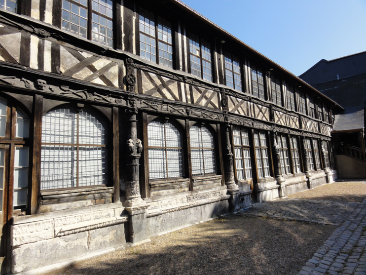 Rouen&nbsp;: la reconversion de l'a&icirc;tre Saint-Maclou a commenc&eacute;