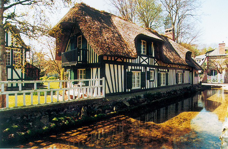 Veules-les-Roses - douce oasis en sa vall&eacute;e enclose
